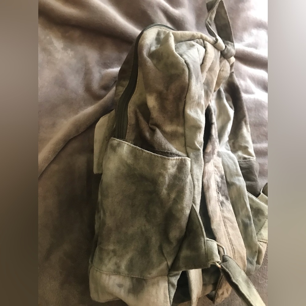 Back pack - Picture 3 of 5